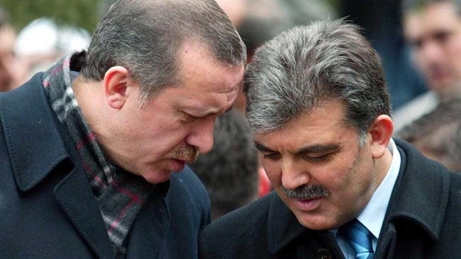 Φήμες για εκβιασμό Γκιουλ από τον Ερντογάν για να μην κατέλθει στις εκλογές